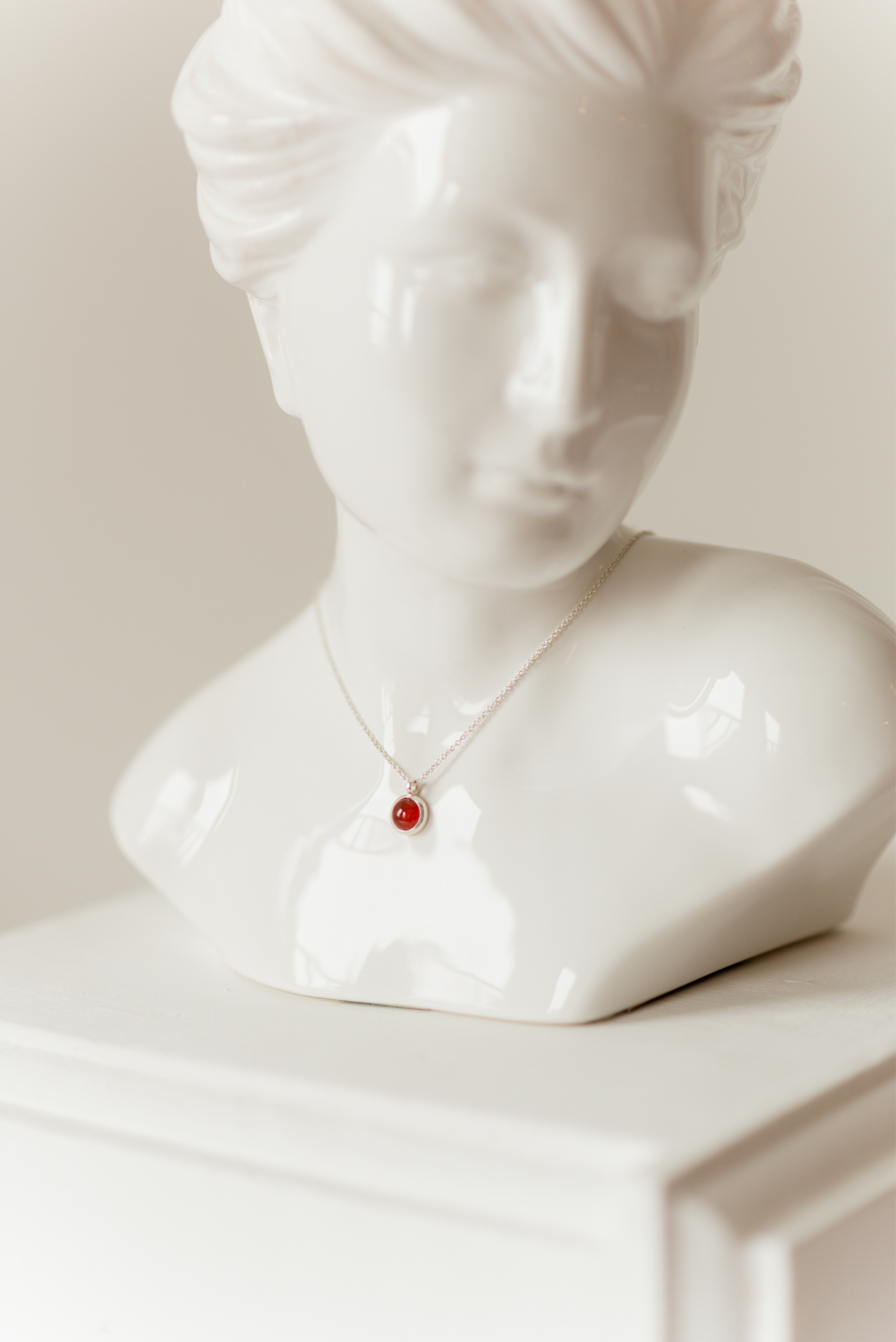 L'ensemble Fais-les rougir ! - Jupe Blush Pêche, collier Cornaline et carte d'intention