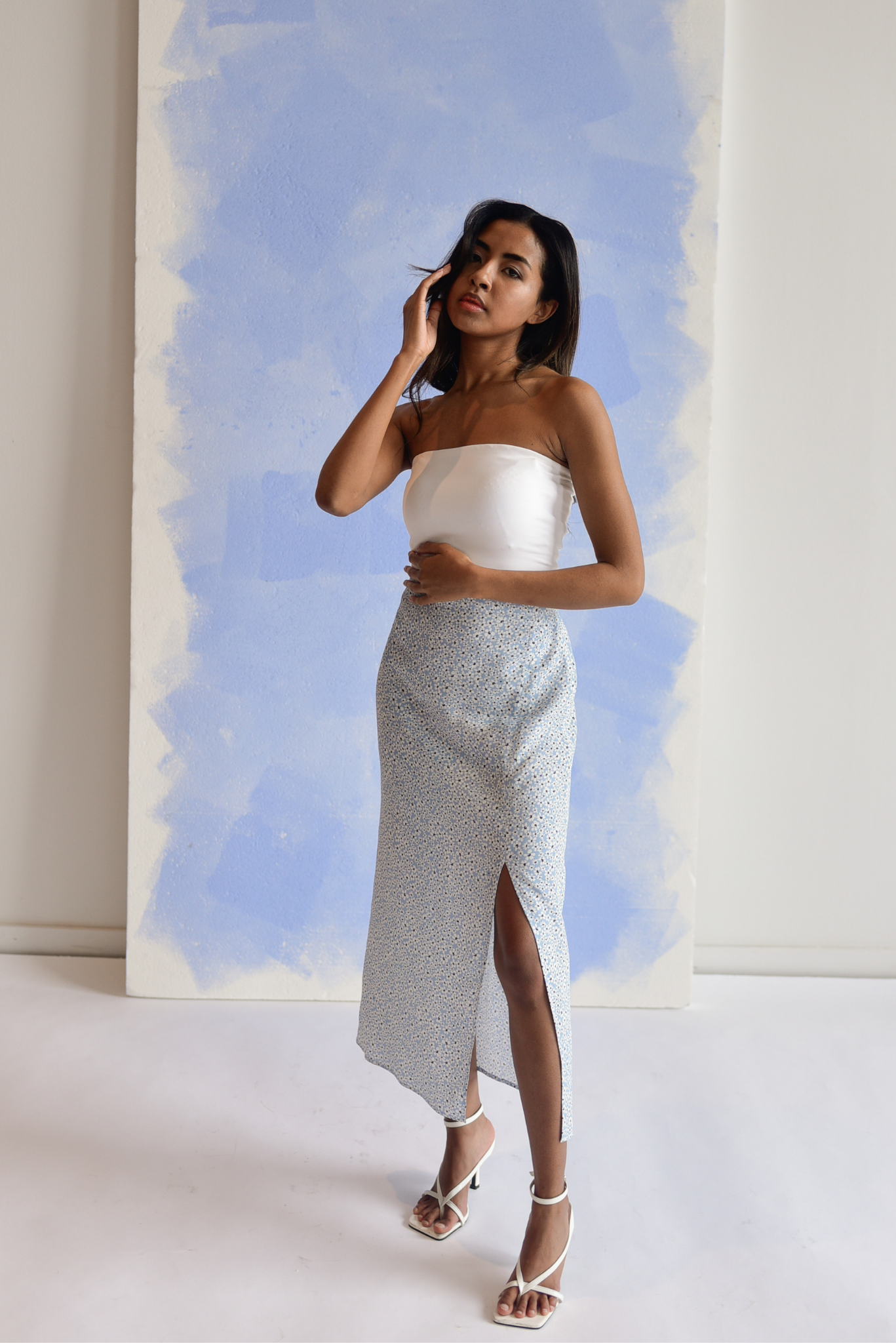Blooming - Long blue floral skirt with slit