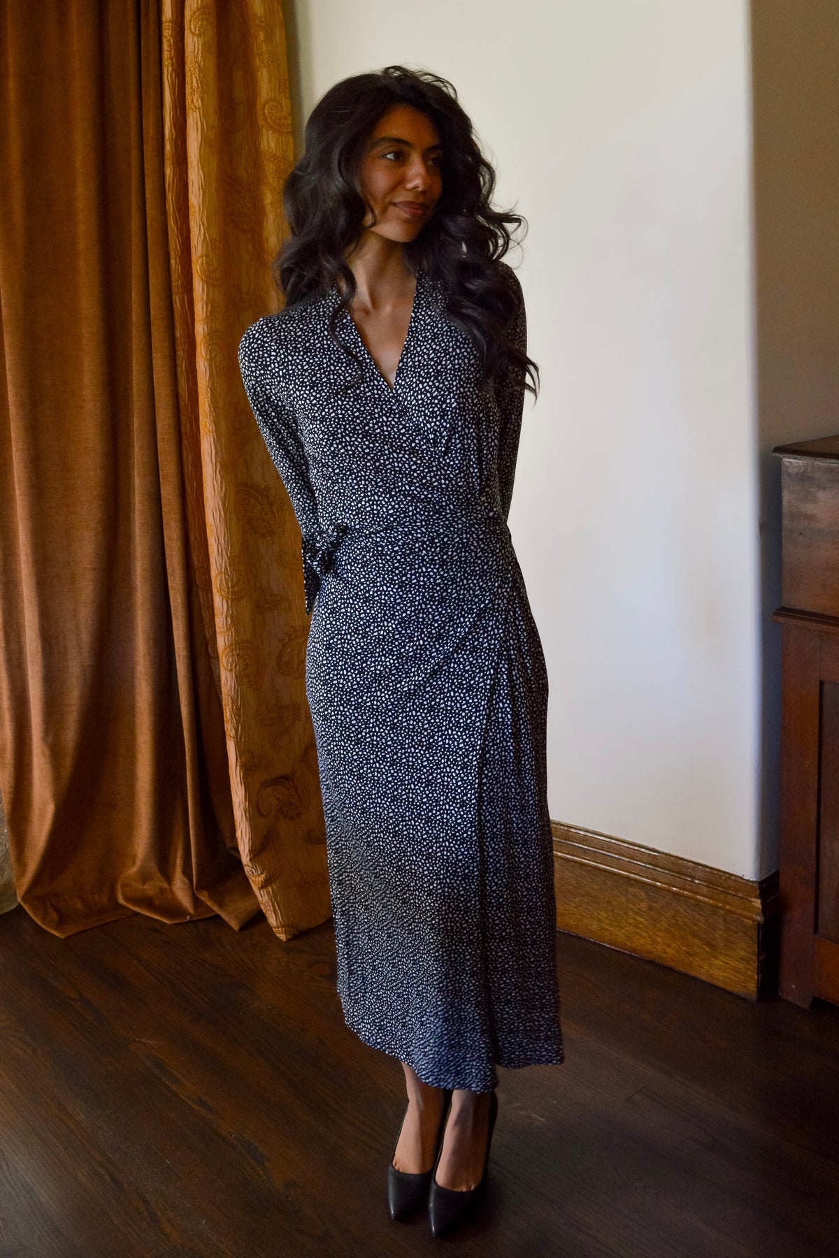 Dakota - Robe portefeuille tachetée noire et blanche