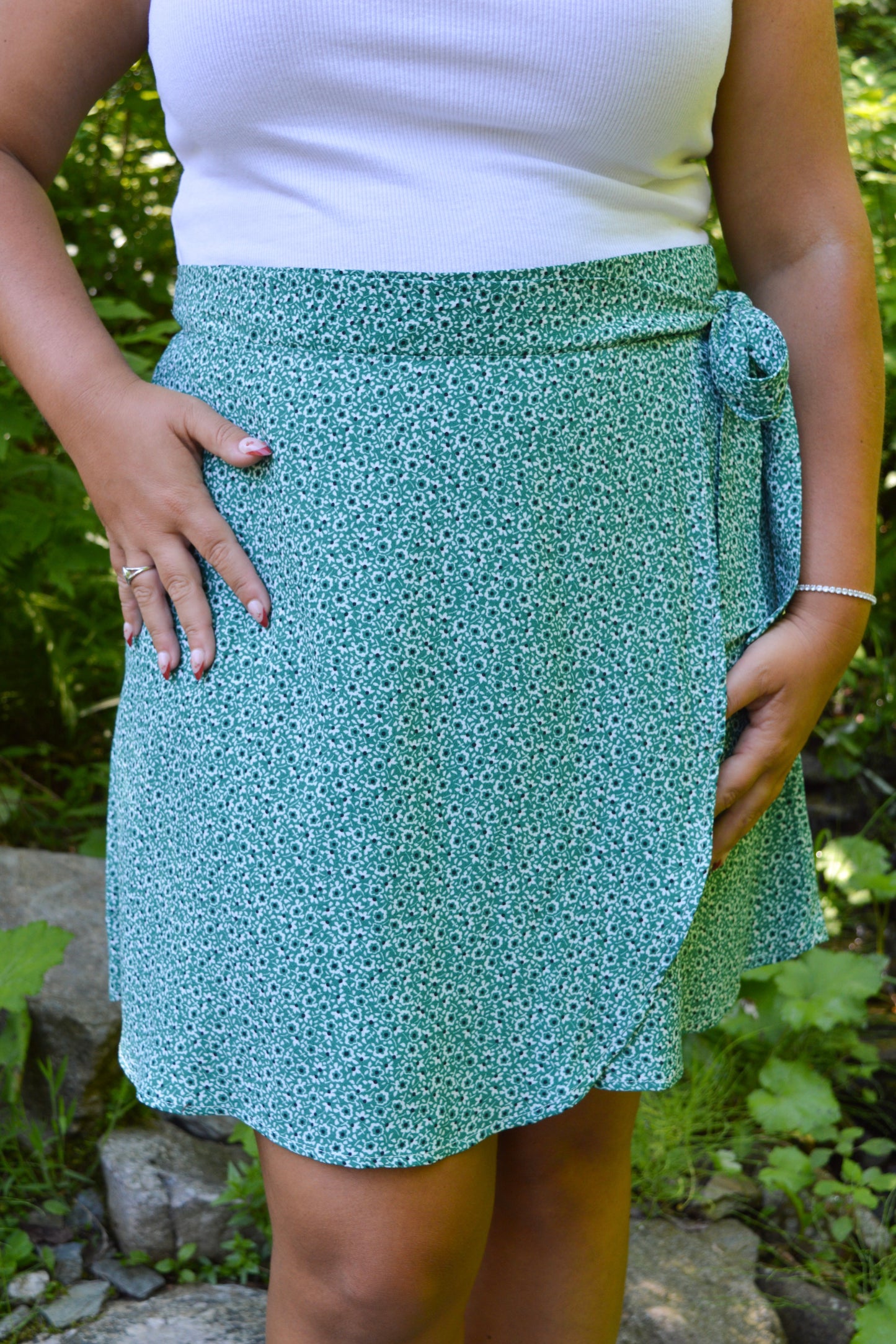 Héméra - Green wrap skirt with flowers