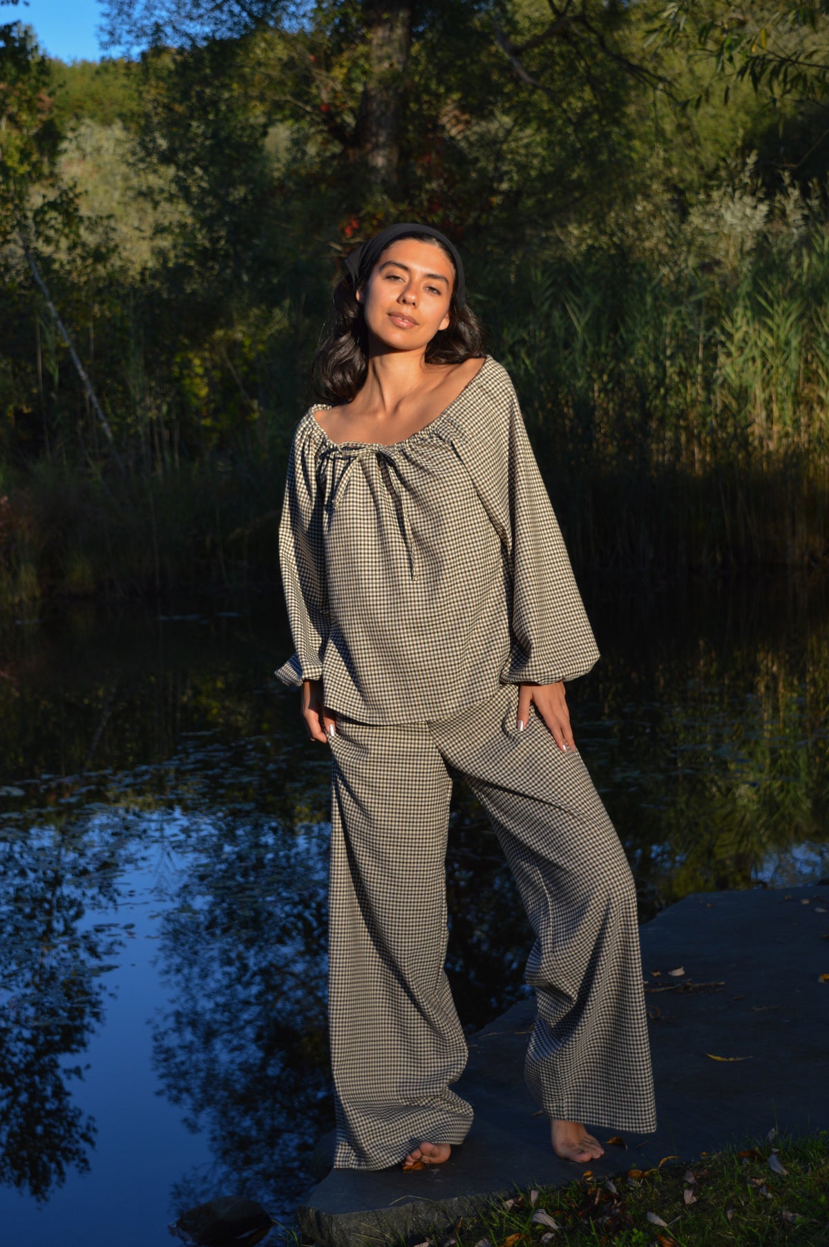 Aurelle - Blouse paysanne à carreaux ivoires, noirs, gris et bruns à manches ballons