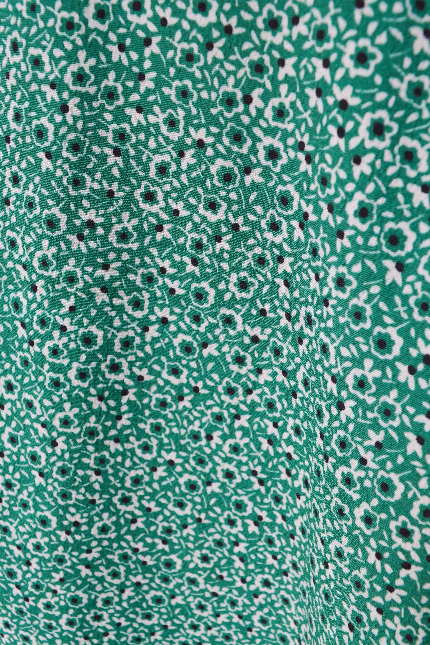 Héméra - Green wrap skirt with flowers