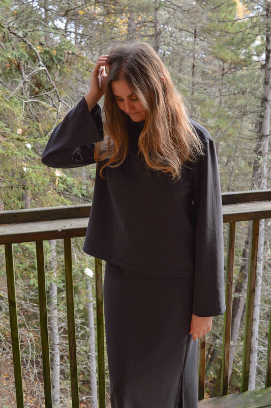 Athena - Black ribbed turtleneck sweater